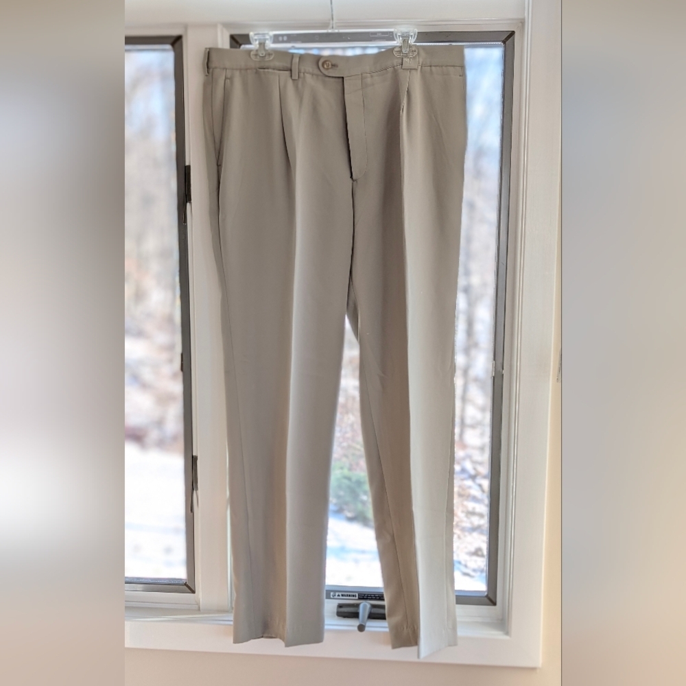 Burberry London pleated Men's Pants  in Light Beige EU 50 X 33”